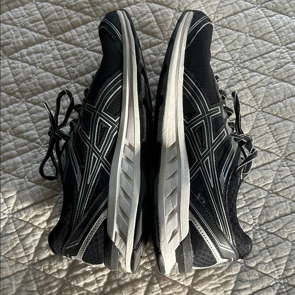 SOLD Women’s ASICS Gel-Sileo Black Athletic Shoes - Picture 4 of 5